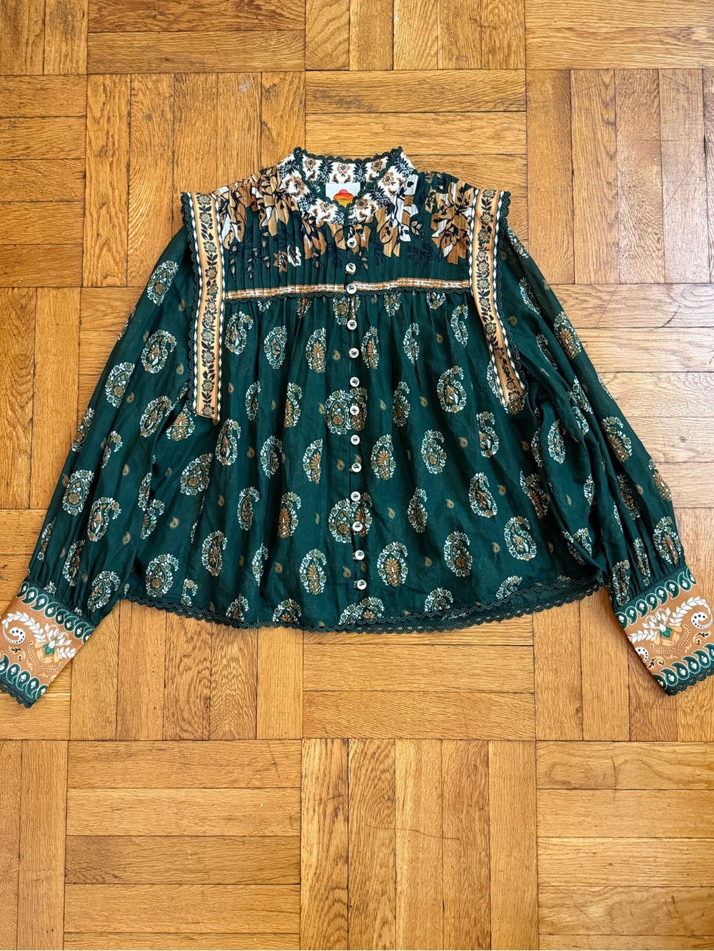 FARM RIO
Green Tayla Lace Buttoned Puff Sleeve Blouse - Picture 7 of 16